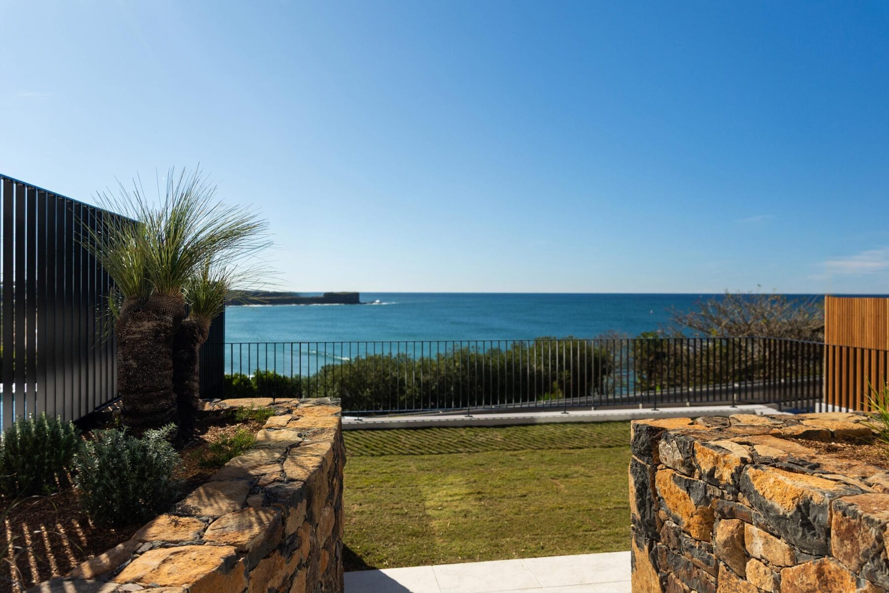Project Gipps (Kiama, South Coast, NSW) - retaining wall and fencing
